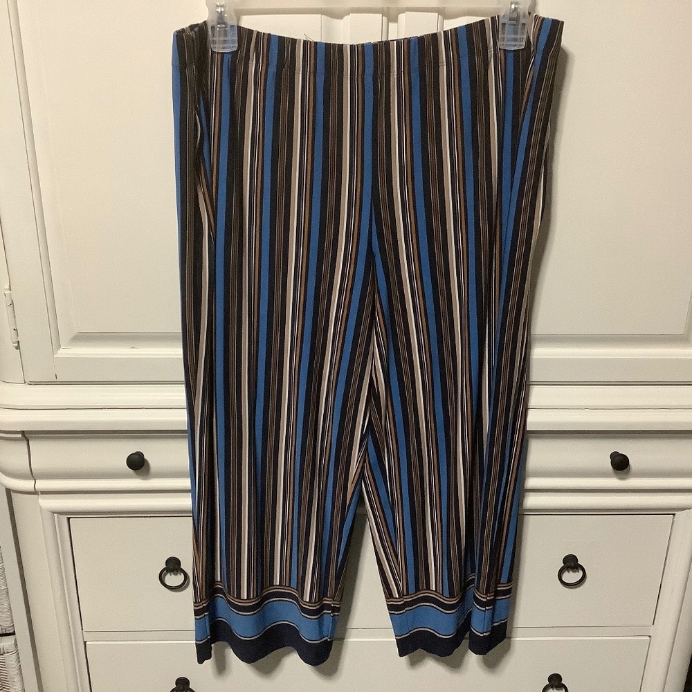 SUSAN GRAVER NWT woman Large petite Crop Capri Liquid Knit Vertical Stripe